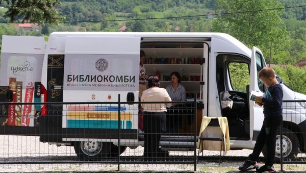 НОВА РУТА „БИБЛИОКОМБИЈА“: Краљевачка библиотека обилази сеоска подручја НОВА РУТА „БИБЛИОКОМБИЈА“: Краљевачка библиотека обилази сеоска подручја