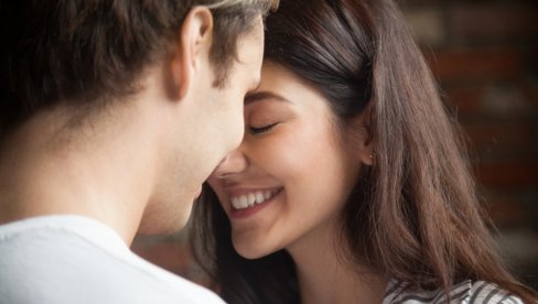 PSIHOLOG OTKRIVA TAJNU SREĆNIH VEZA: Parovi koji dele ovih 5 vrednosti traju duže i vole dublje PSIHOLOG OTKRIVA TAJNU SREĆNIH VEZA: Parovi koji dele ovih 5 vrednosti traju duže i vole dublje