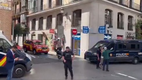 SRUŠILA SE ZGRADA U CENTRU MADRIDA: Ima povređenih (FOTO/VIDEO) SRUŠILA SE ZGRADA U CENTRU MADRIDA: Ima povređenih (FOTO/VIDEO)