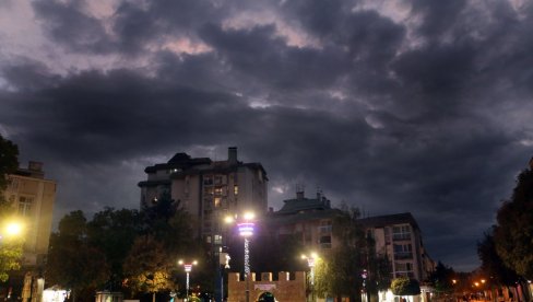ЦРНИ ОБЛАЦИ НАД ОВИМ ДЕЛОВИМА СРБИЈЕ: РХМЗ најавио нови временски обрт - ево шта нас чека током вечери и ноћи