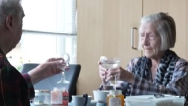 НИЈЕ ЖИВОТ ЈЕДАН ДЕДА: Удовица (101) пронашла партнера 20 година након смрти мужа