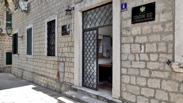 ЗАПОСЛЕНИ У СУДСТВУ ТРАЖЕ ПОВЕЋАЊЕ ЗАРАДА: И у херцегновском Основном суду  трају једночасовне обуставе рада