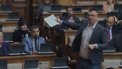 AJDE PRVO LEPO VI SEDITE NA VAŠE MESTO Ana Branbić čak tri puta poslala Miloša Parandilovića u kućicu