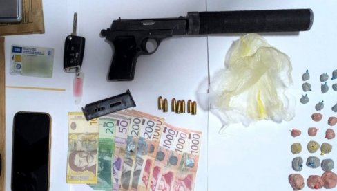 HEROIN, PIŠTOLJ I VAGICE: Uhapšen diler u Obrenovcu HEROIN, PIŠTOLJ I VAGICE: Uhapšen diler u Obrenovcu