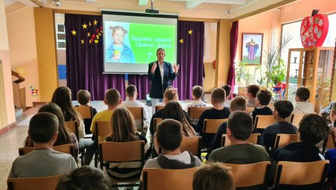 ZDRAVA HRANA SVAKOG DANA U JOŠ 106 OSNOVNIH ŠKOLA: Počeo treći ciklus edukativnog školskog programa za četvrtake