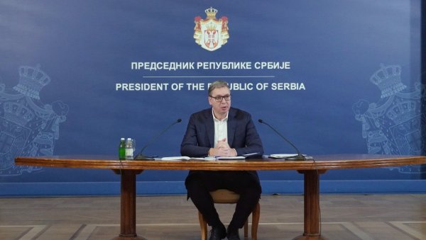 МЕНИ ЈЕ СРБИЈА НА ПРВОМ МЕСТУ Вућић се ванредно обратио јавности: Нећу да дозволим да мој народ пати ни крив ни дужан (ВИДЕО) МЕНИ ЈЕ СРБИЈА НА ПРВОМ МЕСТУ Вућић се ванредно обратио јавности: Нећу да дозволим да мој народ пати ни крив ни дужан (ВИДЕО)