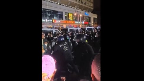 RAJSNEROVA ZAVRŠILA S MODRICAMA: Policija udarila na blokadere u Berlinu (VIDEO)