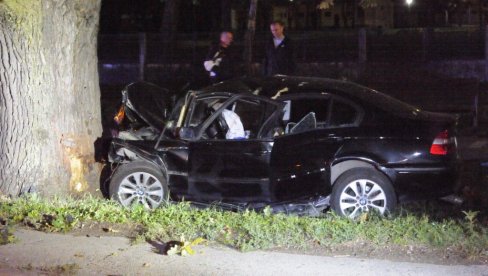ПОГИНУО ВОЗАЧ „БМВ“: Саобраћајна несрећа на Жичком путу у Краљеву ПОГИНУО ВОЗАЧ „БМВ“: Саобраћајна несрећа на Жичком путу у Краљеву