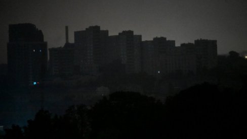 TRENUTAK KADA JE KIJEV UTONUO U TAMU: Više od pola grada bez struje usled ruskog masovnog napada (FOTO/VIDEO)