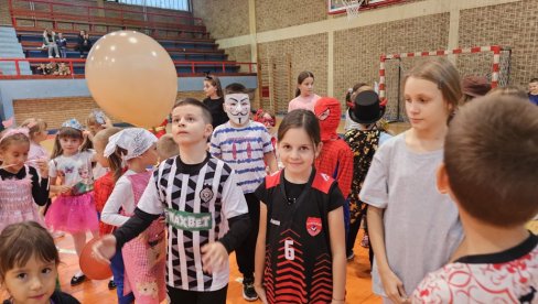 UGLJEVIK U ZNAKU RADOSTI: Dečja igra i kreacije UGLJEVIK U ZNAKU RADOSTI: Dečja igra i kreacije