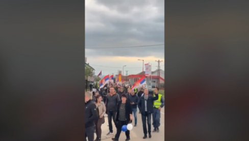 SNIMAK SVE GOVORI: Vise ljudi u malom selu kod Lebana, nego blokadera na Gazeli (VIDEO) SNIMAK SVE GOVORI: Vise ljudi u malom selu kod Lebana, nego blokadera na Gazeli (VIDEO)
