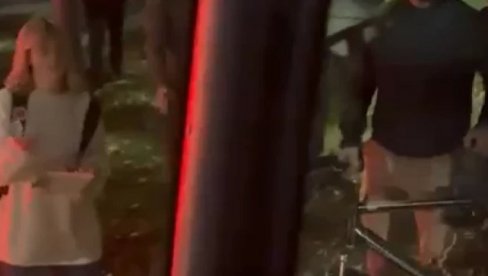 BLOKADERI OPET POKAZALI SVOJU NASILNIČKU PRIRODU: Napali autobus koji je prevozio učesnike skupa u Novom Sadu (VIDEO)