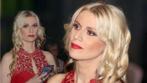 ОН МИ ДАЈЕ СНАГУ И КРИЛА: Мина Лазаревић има новог дечка - глумица пронашла срећу поред колеге