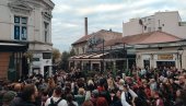 BEOGRAĐANI PEVAJU HALIDOVE HITOVE: U Skadarliji se ređaju Miljacka, Prvi poljubac, Neću dijamante i drugi hitovi