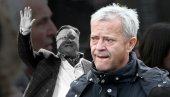 ПОТРЕСНО: Глумцу Емиру Хаџихафизбеговићу позлило на опроштајном скупу у Халидову част