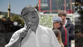 ОПРОШТАЈ ОД ЛЕГЕНДЕ, СУЗЕ И ЈЕЦАЈИ: Познати пристижу на комеморацију Халиду Бешлићу, Харис Џиновић и Жељко Јоксимовић неутешни (ФОТО/ВИДЕО)
