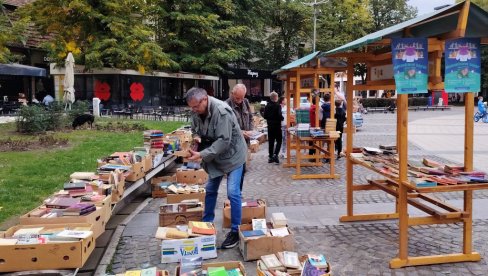 ОД СРЦА ЗА МИУ: Хуманитарни базар књига у центру Краљева ОД СРЦА ЗА МИУ: Хуманитарни базар књига у центру Краљева