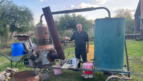 КАЗАН ПРОРАДИО У БОБАРАМА ПОДНО ПЧИЊА: Срби из Славоније не заборављају родна огњишта