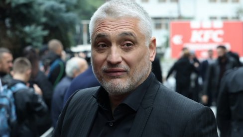 ДРЖАЛИ ГА ВИШЕ ОД САТ, МОРАО ДА ПЛАТИ: Ево због чега је Чеда Јовановић био задржан на граници ДРЖАЛИ ГА ВИШЕ ОД САТ, МОРАО ДА ПЛАТИ: Ево због чега је Чеда Јовановић био задржан на граници
