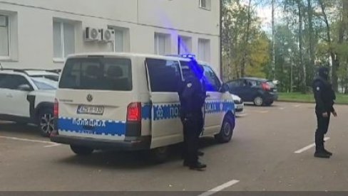 ВЕЛИКА АКЦИЈА ПОЛИЦИЈЕ У РЕПУБЛИЦИ СРПСКОЈ: Претреси на 11 локација, ухапшено седам лица (ВИДЕО) ВЕЛИКА АКЦИЈА ПОЛИЦИЈЕ У РЕПУБЛИЦИ СРПСКОЈ: Претреси на 11 локација, ухапшено седам лица (ВИДЕО)