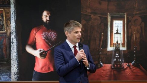 СТВАРНОСТ КОЈУ МЕДИЈИ ПРЕЋУТКУЈУ Гујон: Кроз објектив француске уметнице представљена истина о животу Срба на КиМ у срцу Париза СТВАРНОСТ КОЈУ МЕДИЈИ ПРЕЋУТКУЈУ Гујон: Кроз објектив француске уметнице представљена истина о животу Срба на КиМ у срцу Париза