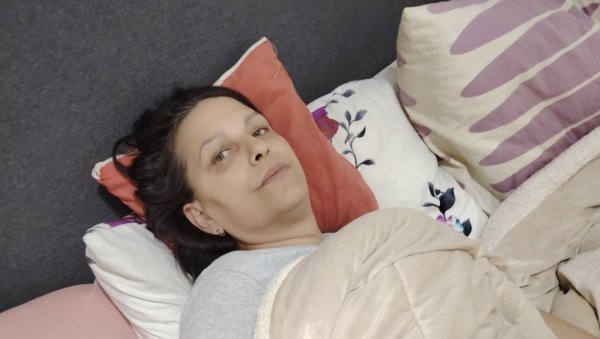 ТЕШКО ОБОЛЕЛА ПОСЛЕ МУЖЕВЉЕВЕ ПОГИБИЈЕ: Остала са двоје малолетне деце, а троје пунолетних јој окренуло леђа ТЕШКО ОБОЛЕЛА ПОСЛЕ МУЖЕВЉЕВЕ ПОГИБИЈЕ: Остала са двоје малолетне деце, а троје пунолетних јој окренуло леђа