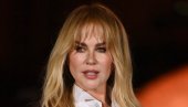 УДАЛА СЕ ЗА ЛУДАКА, ДЕЦА ЈОЈ ОКРЕНУЛА ЛЕЂА, ОПЕРИСАЛА ШТА ЈЕ СТИГЛА: Холивуд не може да се засити трачева и потеза које Никол Кидман прави