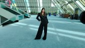 KAO SA MODNE PISTE: Emina Jahović u crnom zablistala u prestonici (FOTO)