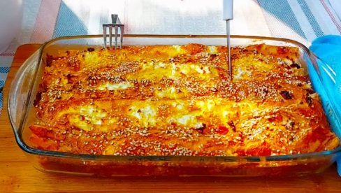 GIBANICA KOJU ĆETE PRAVITI STALNO: Kore se ovako savijaju, a onda nastaje čarolija... (RECEPT) GIBANICA KOJU ĆETE PRAVITI STALNO: Kore se ovako savijaju, a onda nastaje čarolija... (RECEPT)