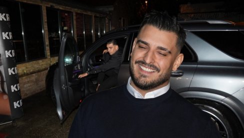 BRATE, BEŽI OD TOGA! Pogledajte šta sada vozi Darko Lazić (FOTO) BRATE, BEŽI OD TOGA! Pogledajte šta sada vozi Darko Lazić (FOTO)