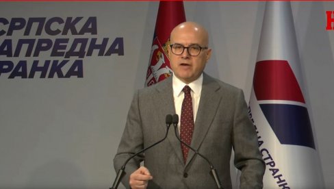 ВУЧЕВИЋ СЕ ОБРАЋА ЈАВНОСТИ: Лидер СНС-а указао на три највеће лажи блокадера - једанаес и по месеци су нам појели као скакавци (ВИДЕО) ВУЧЕВИЋ СЕ ОБРАЋА ЈАВНОСТИ: Лидер СНС-а указао на три највеће лажи блокадера - једанаес и по месеци су нам појели као скакавци (ВИДЕО)