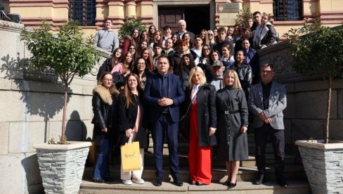 Učenici Gimnazije „Federico II di Svevia“ iz Italije gosti lokalne samouprave u Vranju Učenici Gimnazije „Federico II di Svevia“ iz Italije gosti lokalne samouprave u Vranju
