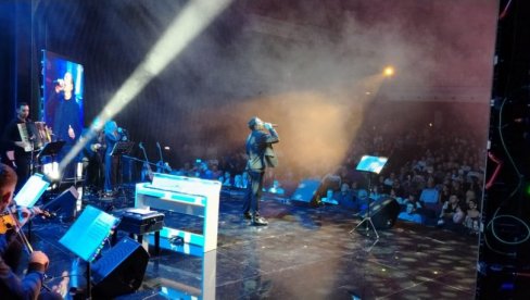 MUZIKA BALKANA: Dragan Kojić Keba održao spektakularni koncert i poručio - Svih ovih godina bilo je stresno i lepo (FOTO) MUZIKA BALKANA: Dragan Kojić Keba održao spektakularni koncert i poručio - Svih ovih godina bilo je stresno i lepo (FOTO)