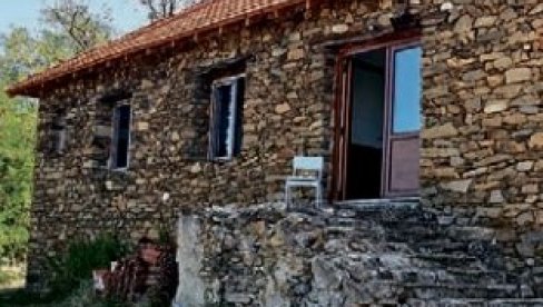 БРАТ И СЕСТРА ЈЕДИНИ УЧЕНИЦИ: Бојан (7) и Бојана (10) Ристић, деца за понос свих нас