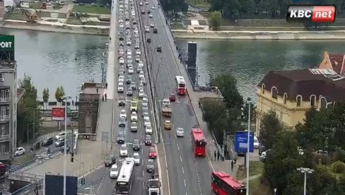 KOLAPS U BEOGRADU: Potpuni zastoj na Gazeli i Novom Beogradu (FOTO) KOLAPS U BEOGRADU: Potpuni zastoj na Gazeli i Novom Beogradu (FOTO)