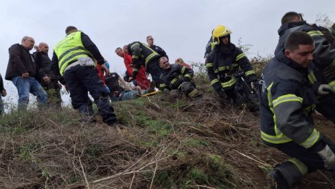 НАЈНОВИЈЕ ИНФОРМАЦИЈЕ О ПОВРЕЂЕНИМ РАДНИЦИМА У СРЕМСКОЈ МИТРОВИЦИ: Огласио се директор болнице НАЈНОВИЈЕ ИНФОРМАЦИЈЕ О ПОВРЕЂЕНИМ РАДНИЦИМА У СРЕМСКОЈ МИТРОВИЦИ: Огласио се директор болнице