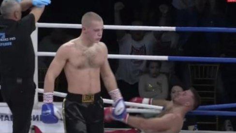 KAKAV NOKAUT! Srbin brutalno uspavao rivala (VIDEO) KAKAV NOKAUT! Srbin brutalno uspavao rivala (VIDEO)