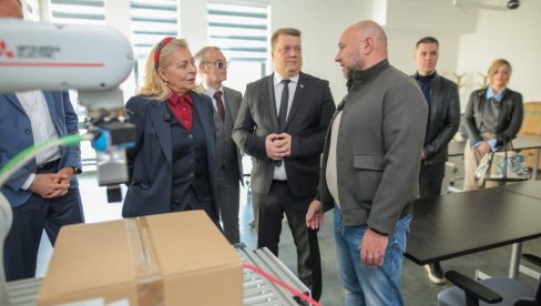 СОФРОНИЈЕВИЋ: Радимо пројекте широм Србије јер је важно да се земља равномерно развиј
