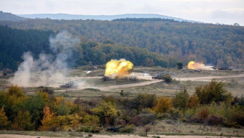 ПОГЛЕДАЈТЕ - СРПСКИ ОКЛОП У АКЦИЈИ: Оклопњаци на бојевом гађању и маневрима (ФОТО)