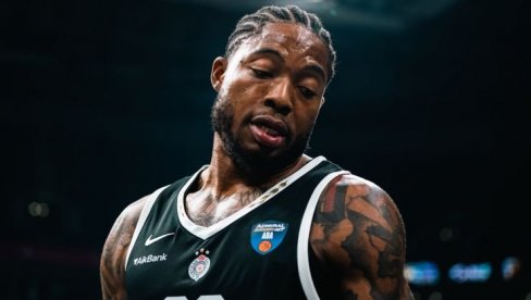 ХАОС НАКОН МЕЧА ПАРТИЗАН - МАКАБИ! Тајрик Џонс у сукобу са гробарима?  Навијачи гађали играче