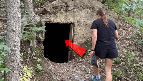 TAJNOVITI ULAZ: Šetali kroz šumu - iznenadilo ih je ono što su NAŠLI! Čemu je OVO služilo? (FOTO) TAJNOVITI ULAZ: Šetali kroz šumu - iznenadilo ih je ono što su NAŠLI! Čemu je OVO služilo? (FOTO)