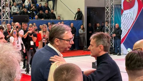 ПРЕДСЕДНИК ВУЧИЋ СТИГАО У ЗРЕЊАНИН: Присуствоваће обележавању 17 година од оснивања СНС