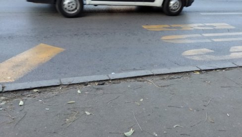 ЖЕНА И МУШКАРАЦ ПАЛИ СА ДРУГОГ СПРАТА ЗГРАДЕ У НОВОМ САДУ: Повређени превезени у УЦ