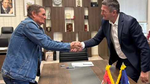 UGOVORI ZA IZBEGLIČKE PORODICE U GORNJEM MILANOVCU: Pomoć vrednija od dva miliona