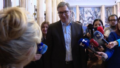 ПРЕДСЕДНИК ВУЧИЋ НА СВЕЧАНОСТИ: Додела решења женама предузетницама добитницама средстава ПРЕДСЕДНИК ВУЧИЋ НА СВЕЧАНОСТИ: Додела решења женама предузетницама добитницама средстава