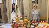 ХВАЛА ВАМА ТО ШТО ЧУВАТЕ ПОРОДИЦУ Вучић: Женско предузетништво важно за опстанак на селу