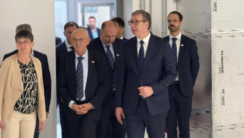 VUČIĆ NA OTVARANJU FABRIKE MUEHLBAUER: Možemo da se pohvalimo da će kod nas da se prave pasoši za 30, 40 zemalja (VIDEO) VUČIĆ NA OTVARANJU FABRIKE MUEHLBAUER: Možemo da se pohvalimo da će kod nas da se prave pasoši za 30, 40 zemalja (VIDEO)