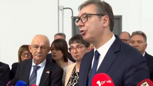 ВУЧИЋ НА ЦЕРЕМОНИЈИ У СТАРОЈ ПАЗОВИ: Председник на отварању фабрике Муехлбауер (ВИДЕО)
