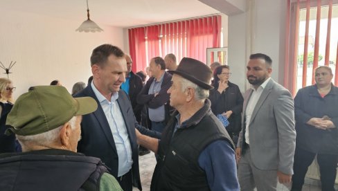 SVAKOM POMOĆ OD 100 KM: Penzionere Ugljevika obradovali opštinari