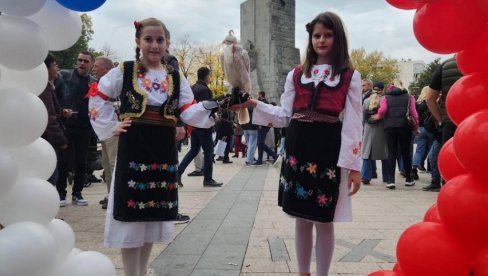 НАЈЛЕПШЕ СЛИКЕ ИЗ СРБИЈЕ: Деца улепшала скупове грађана против блокада (ФОТО) НАЈЛЕПШЕ СЛИКЕ ИЗ СРБИЈЕ: Деца улепшала скупове грађана против блокада (ФОТО)